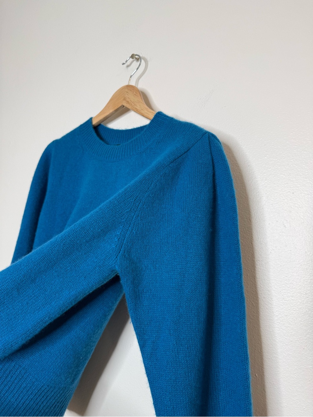 Aqua Cashmere 100% Cashmere Puff Shoulder Sleeve Crew Sweater in Aqua teal xs - Picture 3 of 6